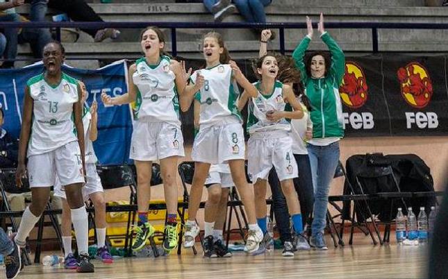 Sandra Alcaráz en el banquillo de la Selección Andaluza